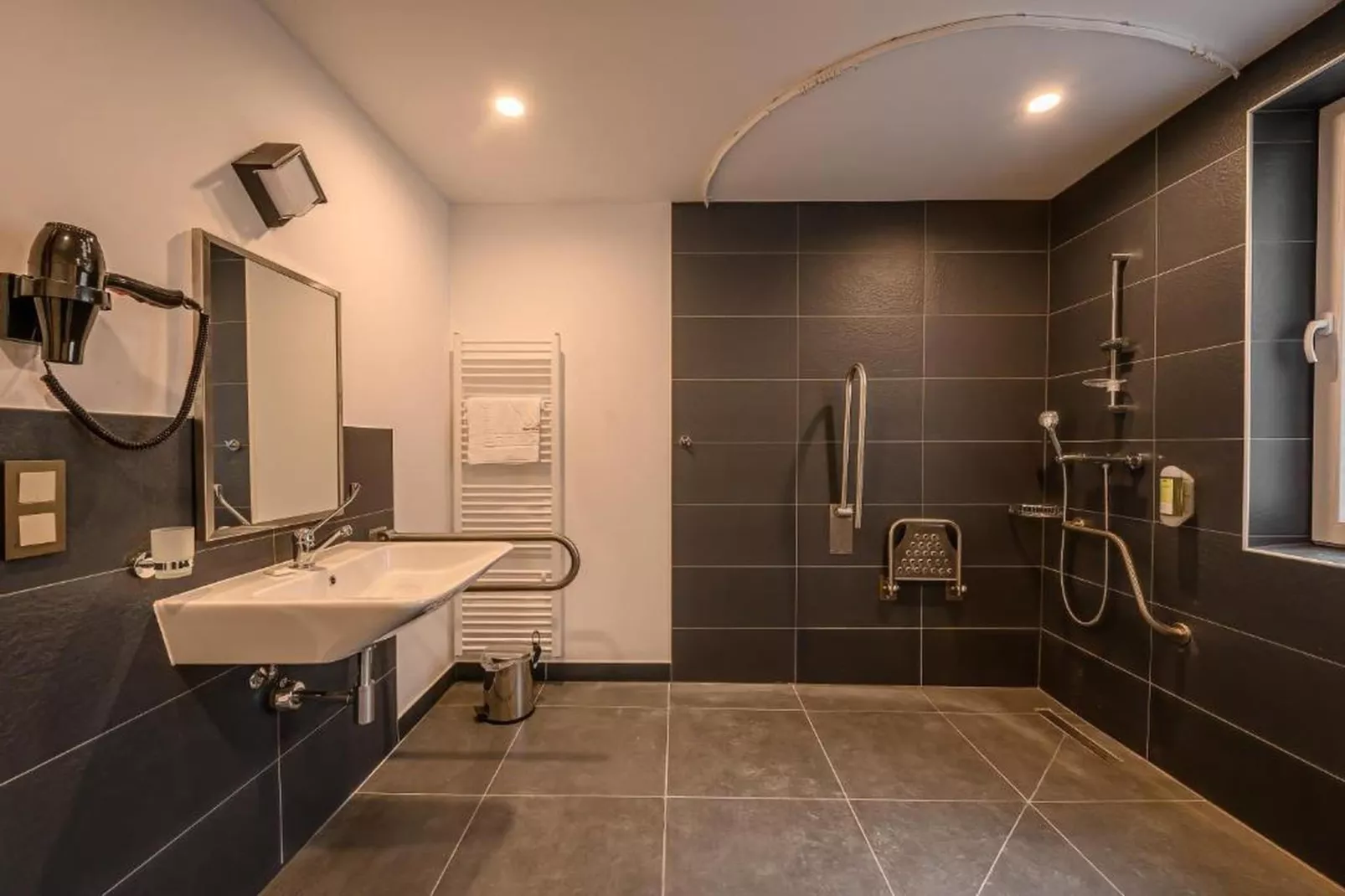 Schwarzbachtal  - Wheelchair Accessible Double Room-Badkamer