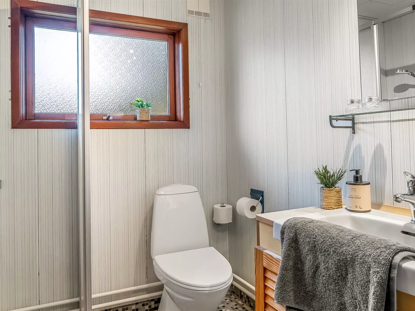 "Anneka" - 750m from the sea-Binnen