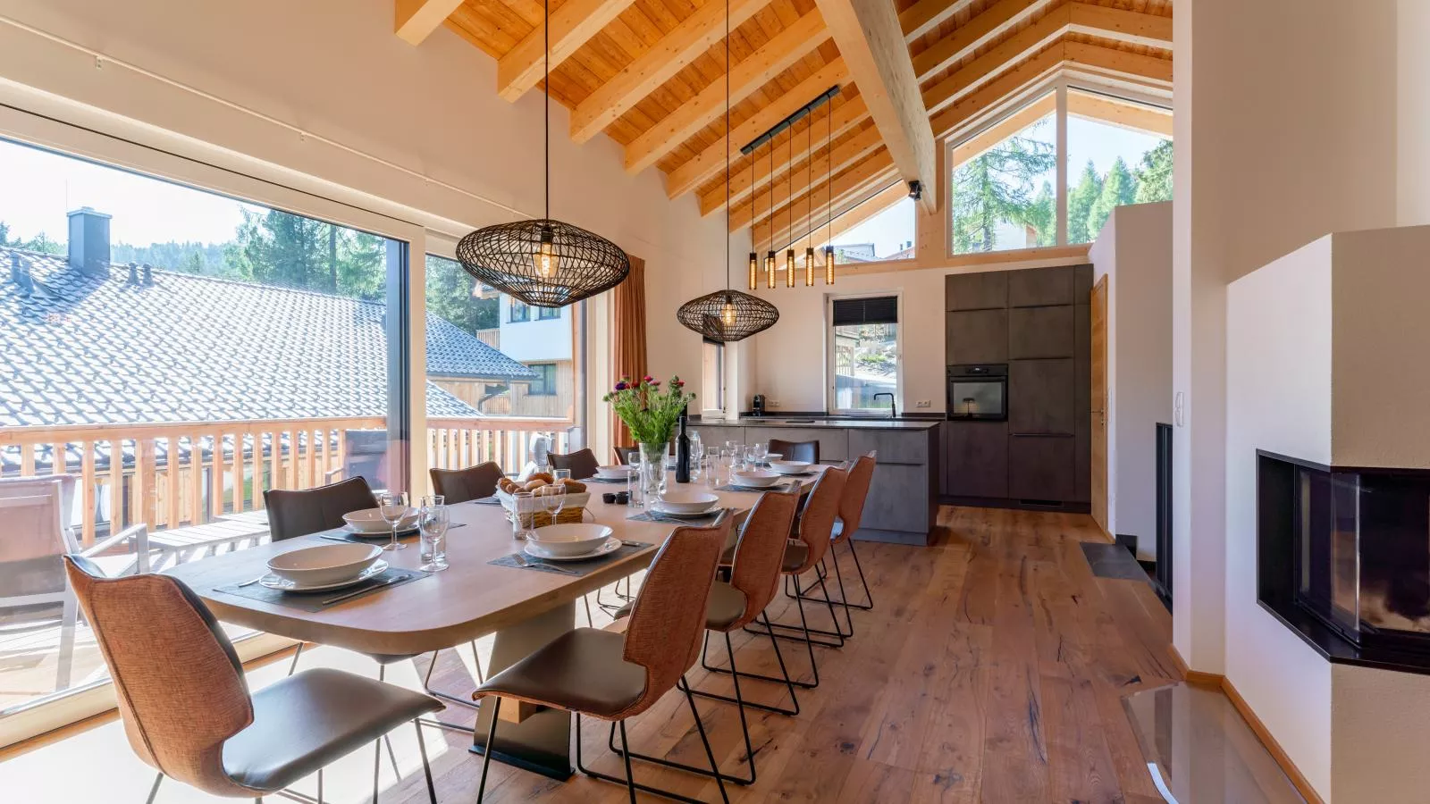 Atemlos Mountain Chalet-Eetkamer