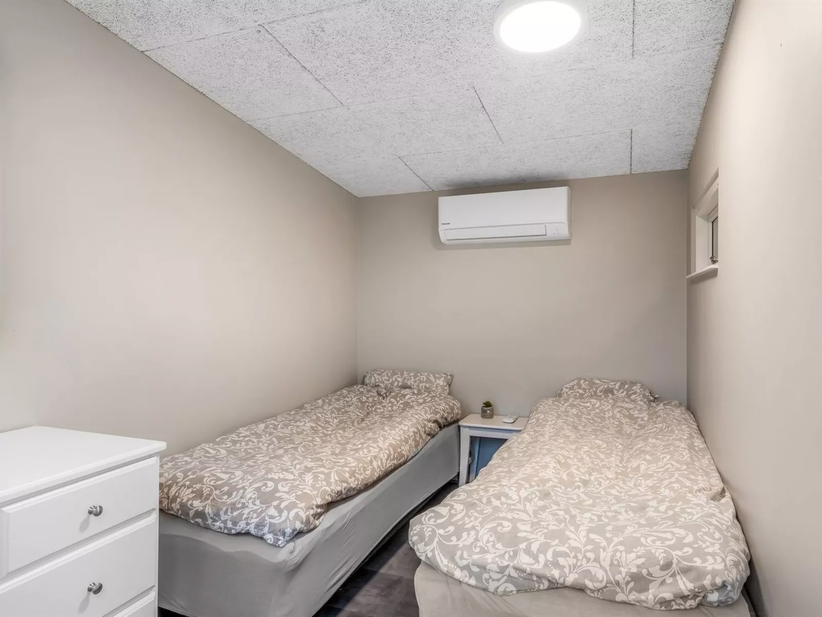 "Iwa" - 15m from the sea-Binnen