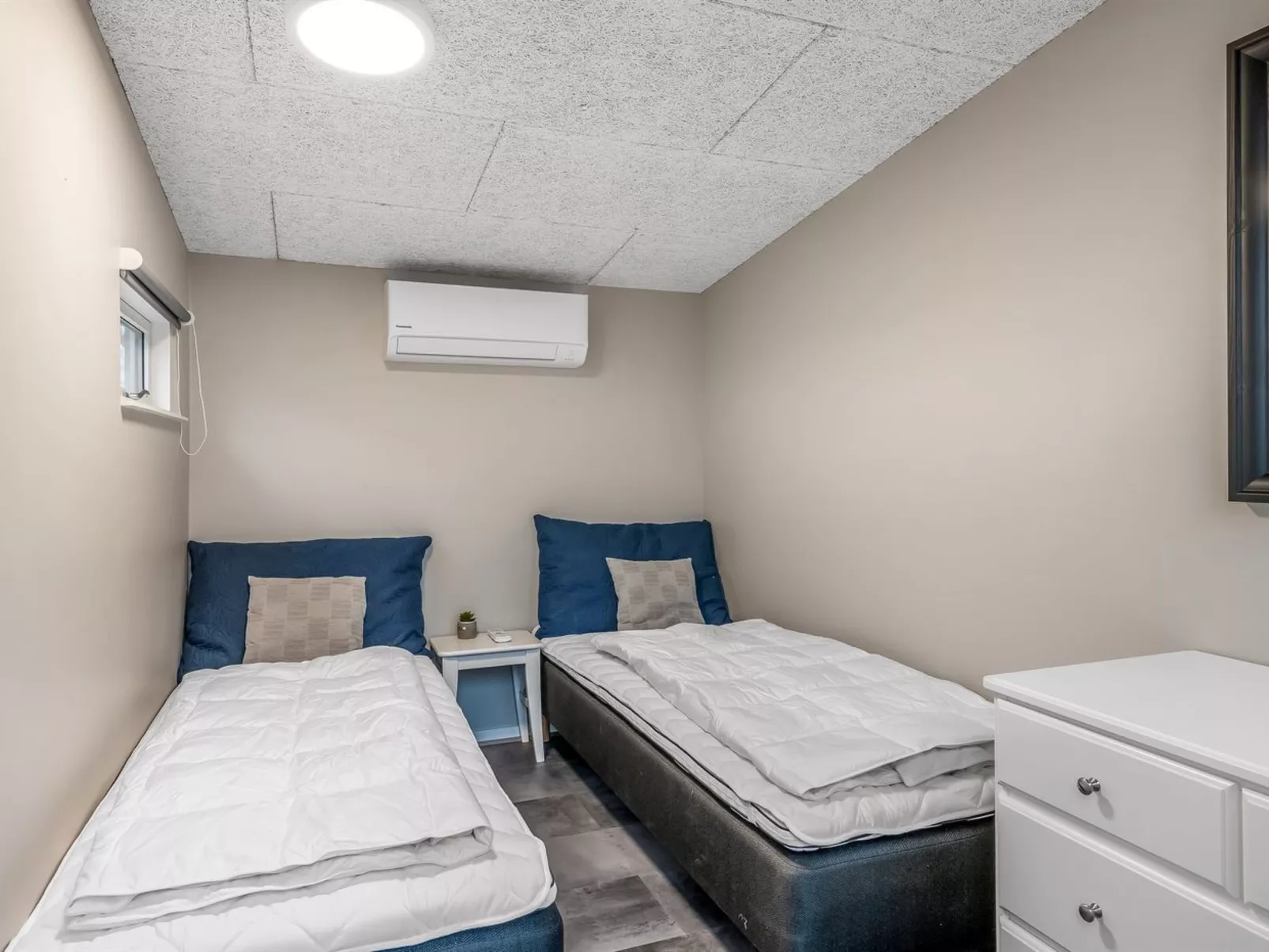 "Iwa" - 15m from the sea-Binnen