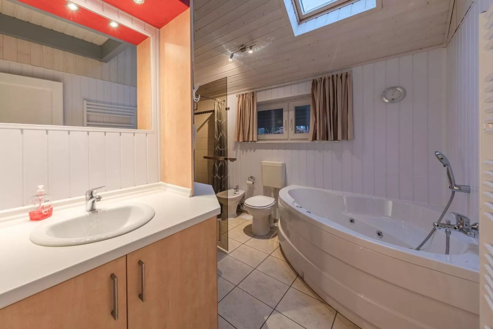 Seeschwalbe Classic 283-Badkamer