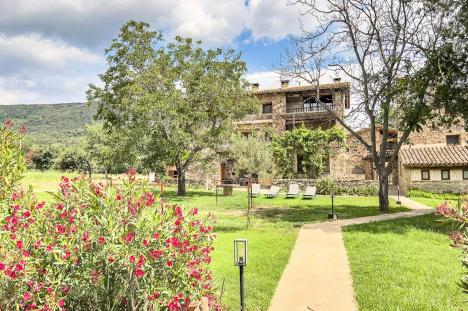 Mobil Home - Bungalow - Cottage à Montagut i Oix-Niet-getagd