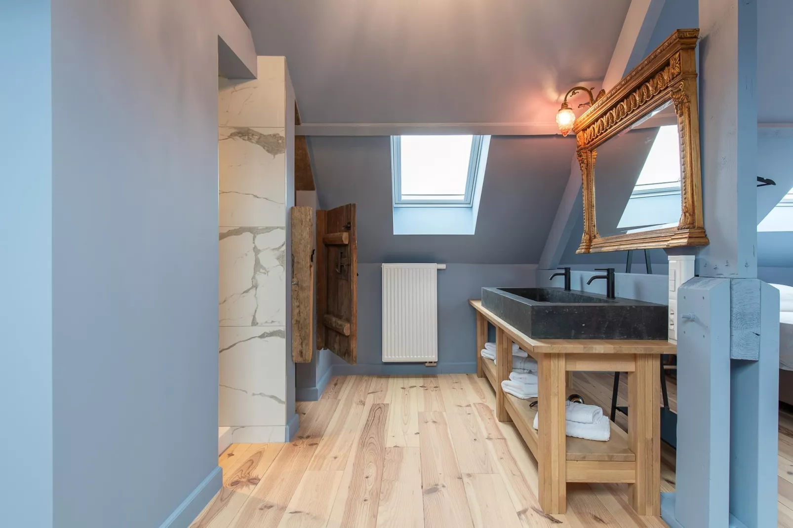 Maison Bleue-Badkamer