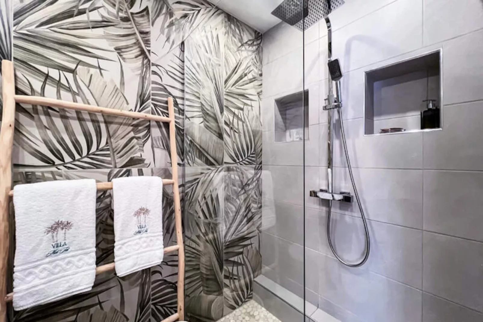 Maison à Terre de Haut-Niet-getagd