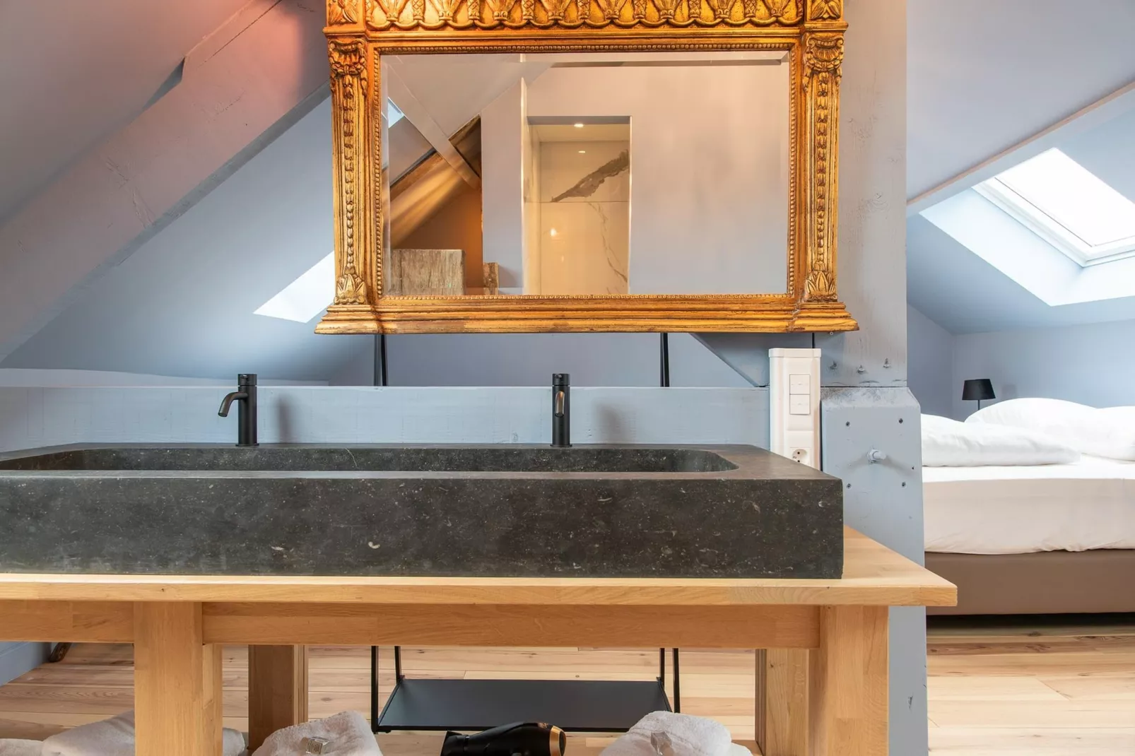 Maison Bleue-Badkamer