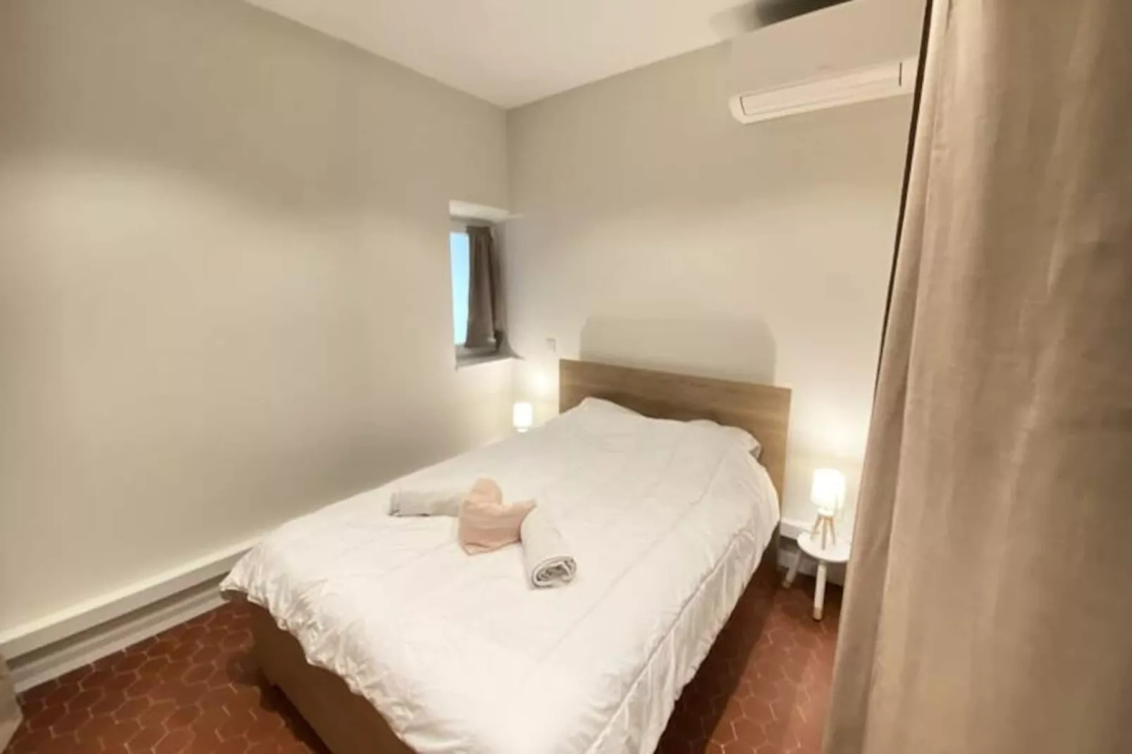 06cf : Bel Appartement Rénové Vieil Antibes