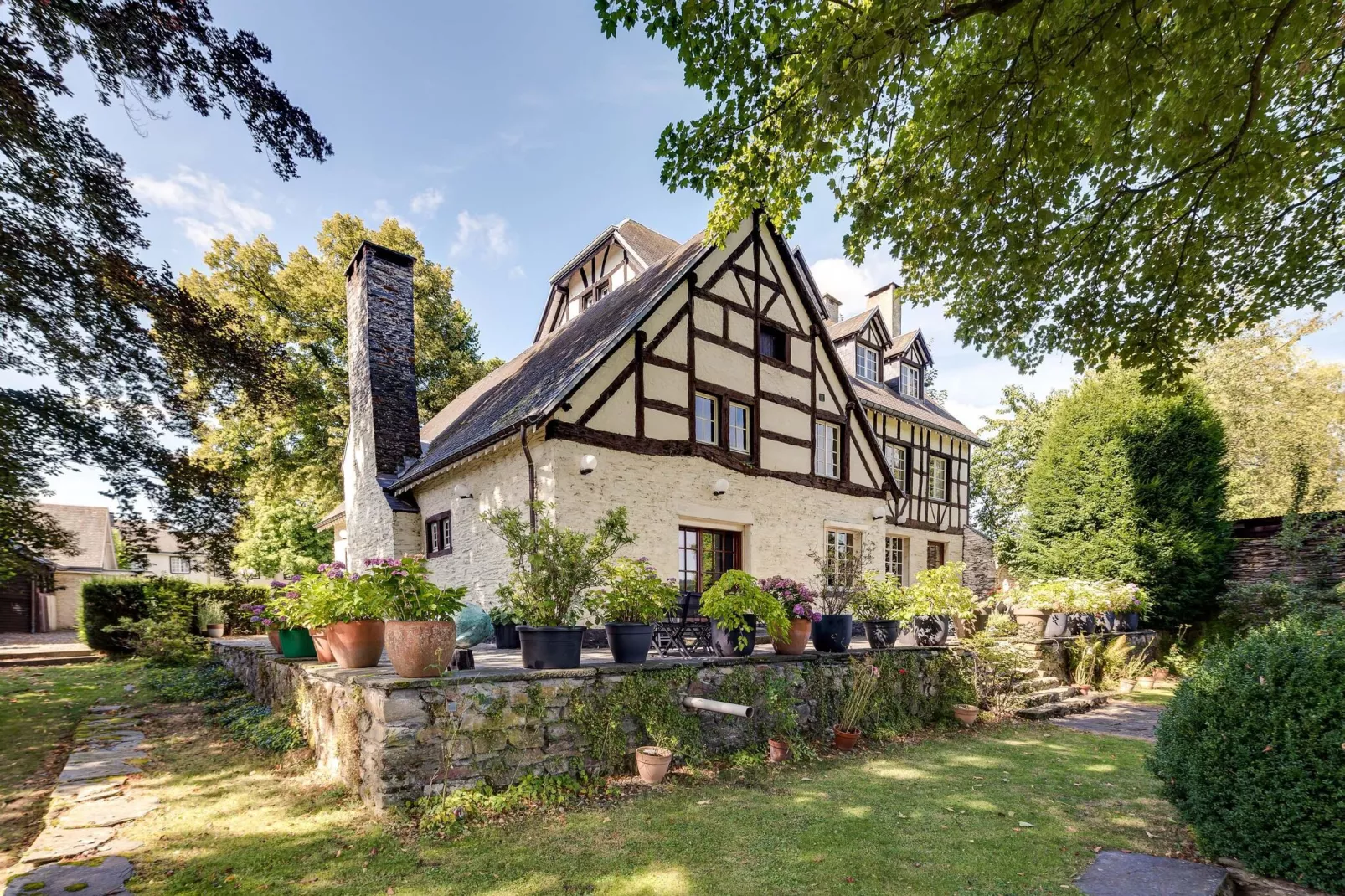 Domaine des Officiers-Buitenkant zomer