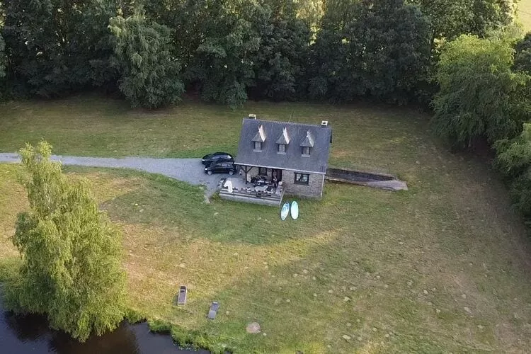 Domaine du Pichoux-Buitenkant zomer
