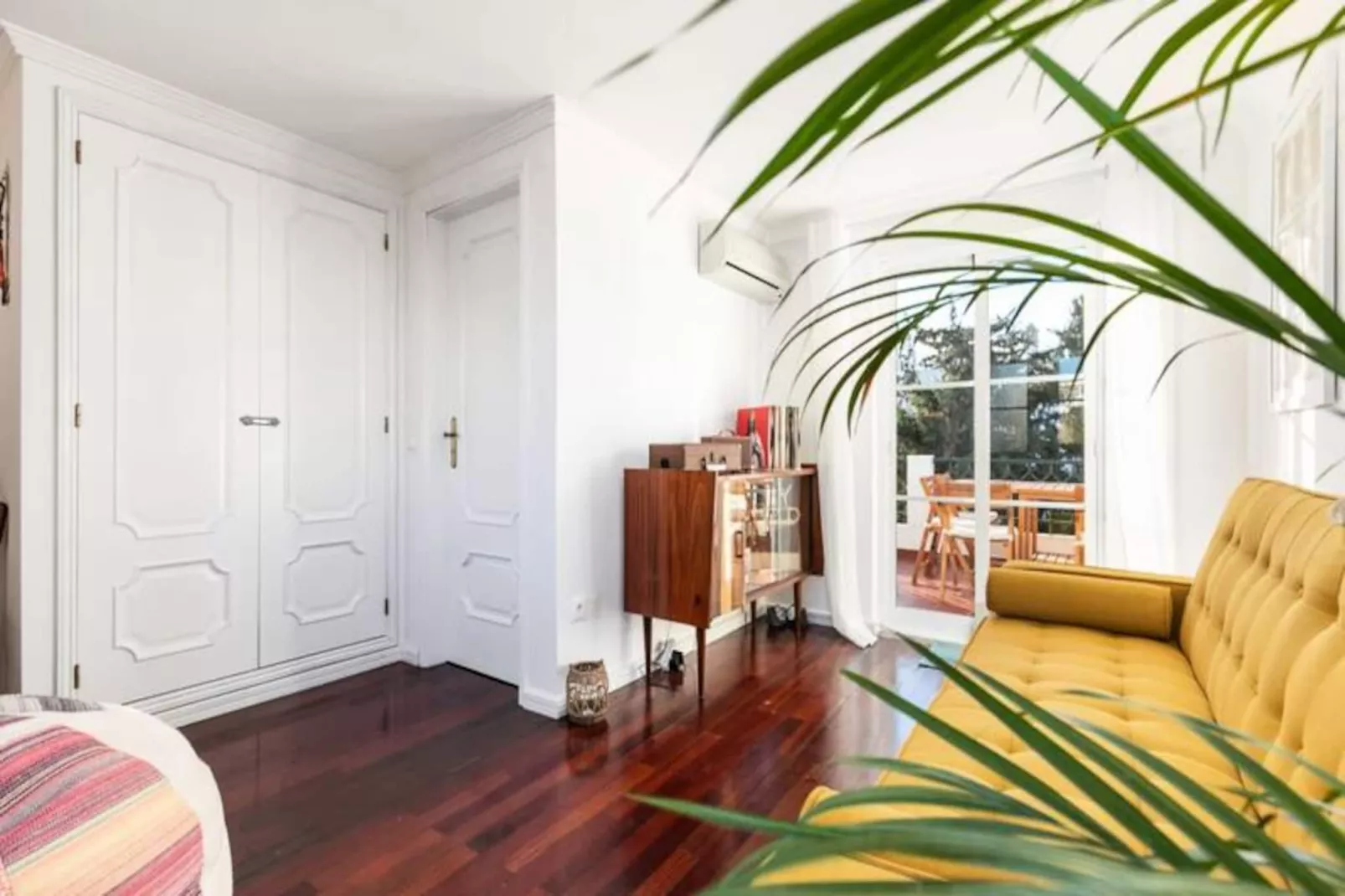 Casa Verde - Traditional Townhouse