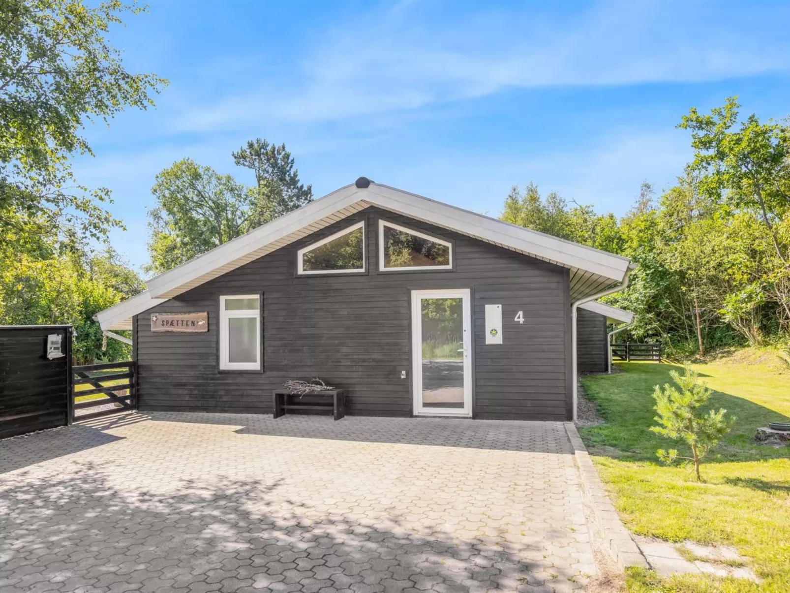 "Arny" - 1.5km from the sea