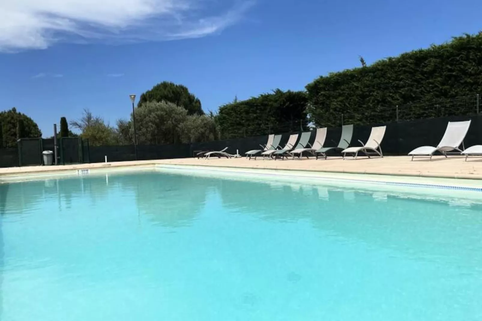 04b5 : Beau Studio Dans Un Mas Proven&ccedil;al - Piscine