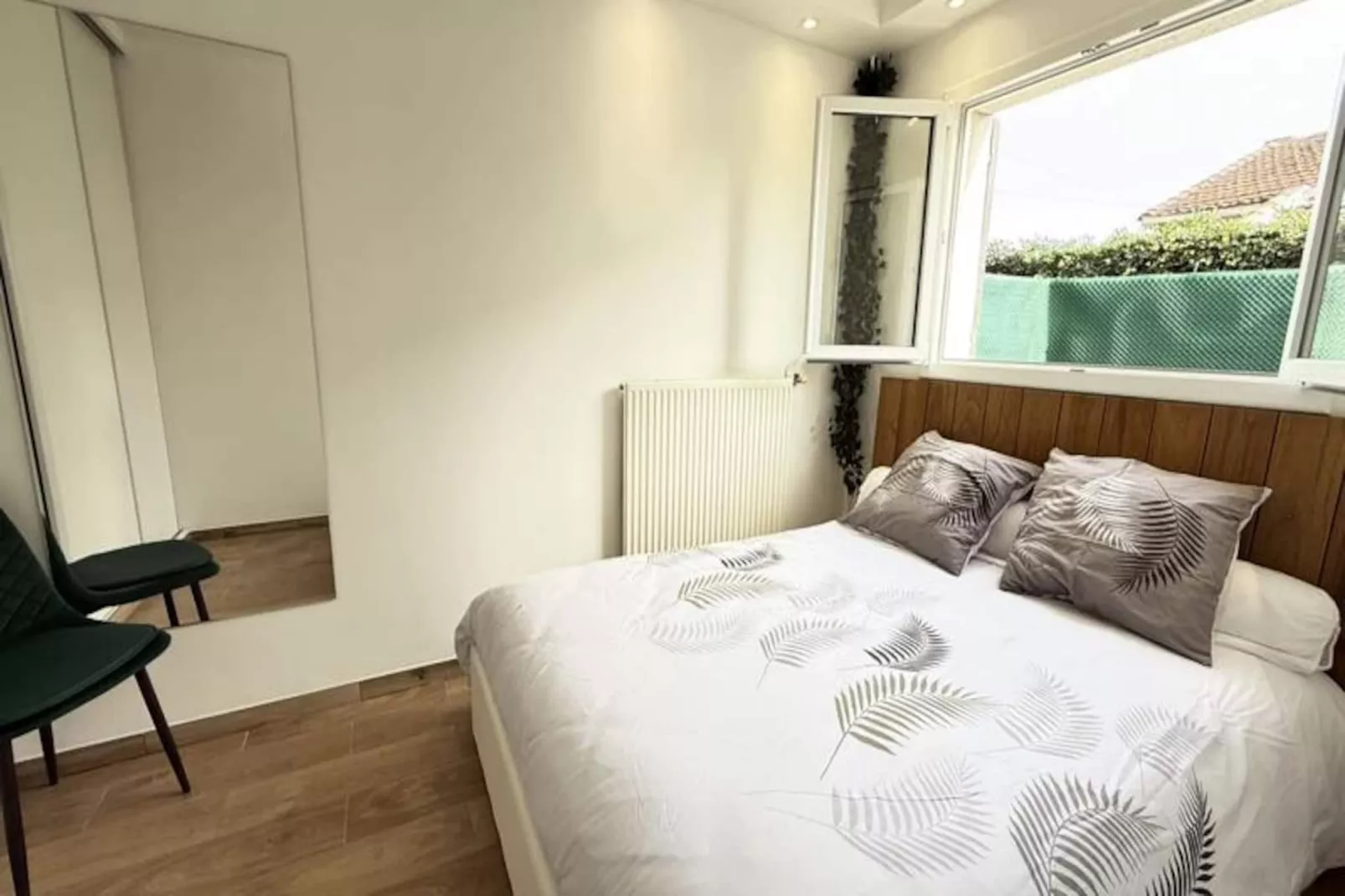 06cp - Beau T2 Super équipé Avec Terrasse