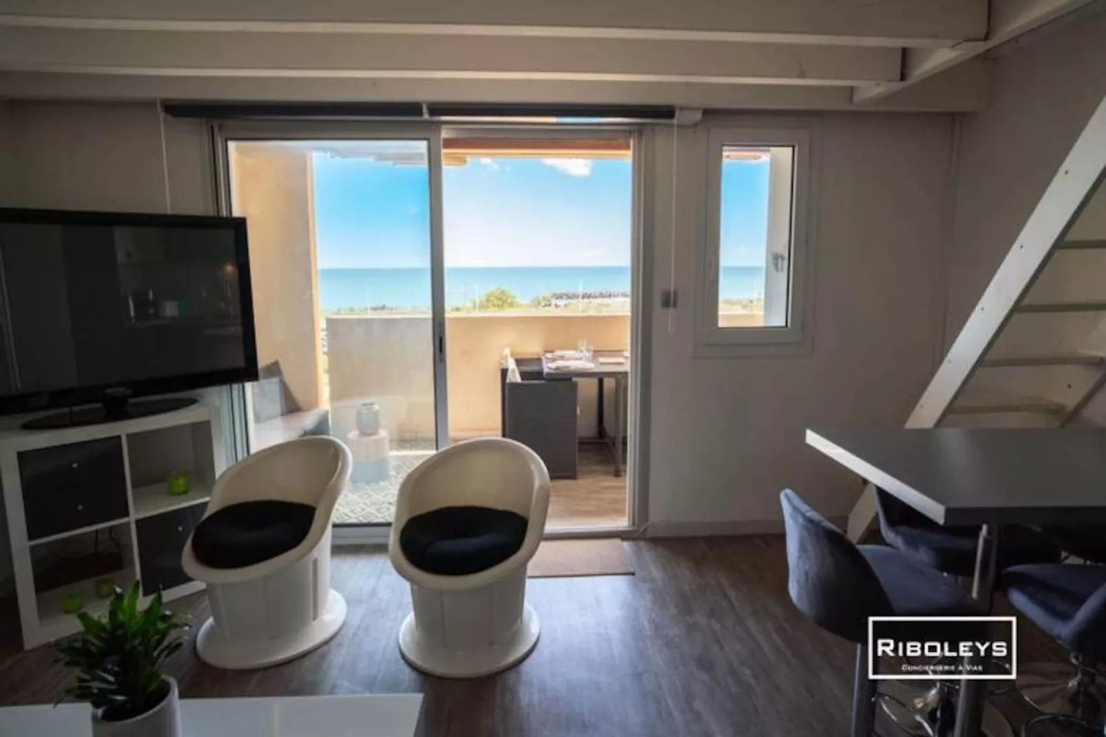 Vias-plage - Appartement Climatis&eacute; Avec Piscine Face &agrave; La Mer