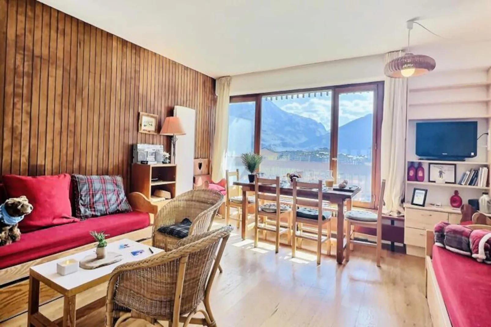 Le Chalet De La Tour