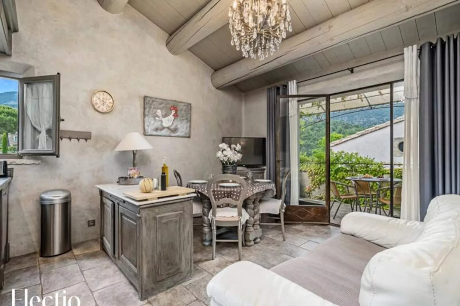 Loggia 7 Cypr&egrave;s | R&eacute;sidence Les Petitons