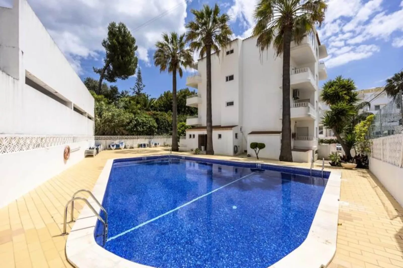 Condo R&eacute;nov&eacute; Au Bord De La Piscine - Au Coeur De Carvoeiro !