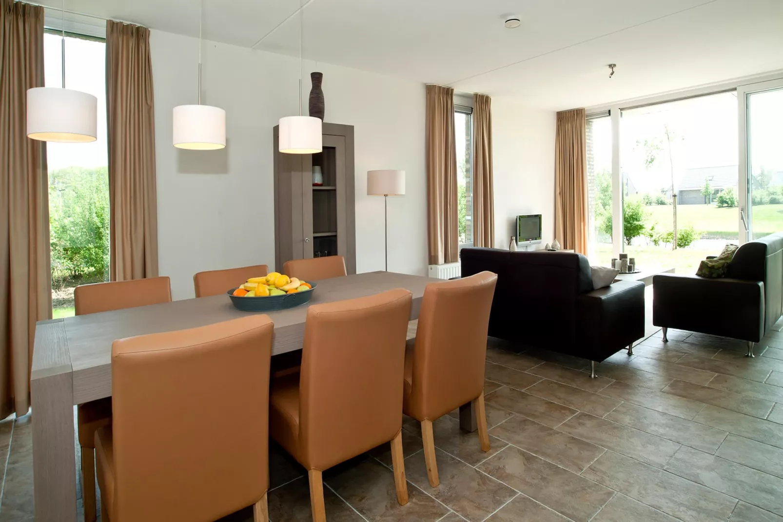 Tuinvilla 2-6 persoons-Eetkamer