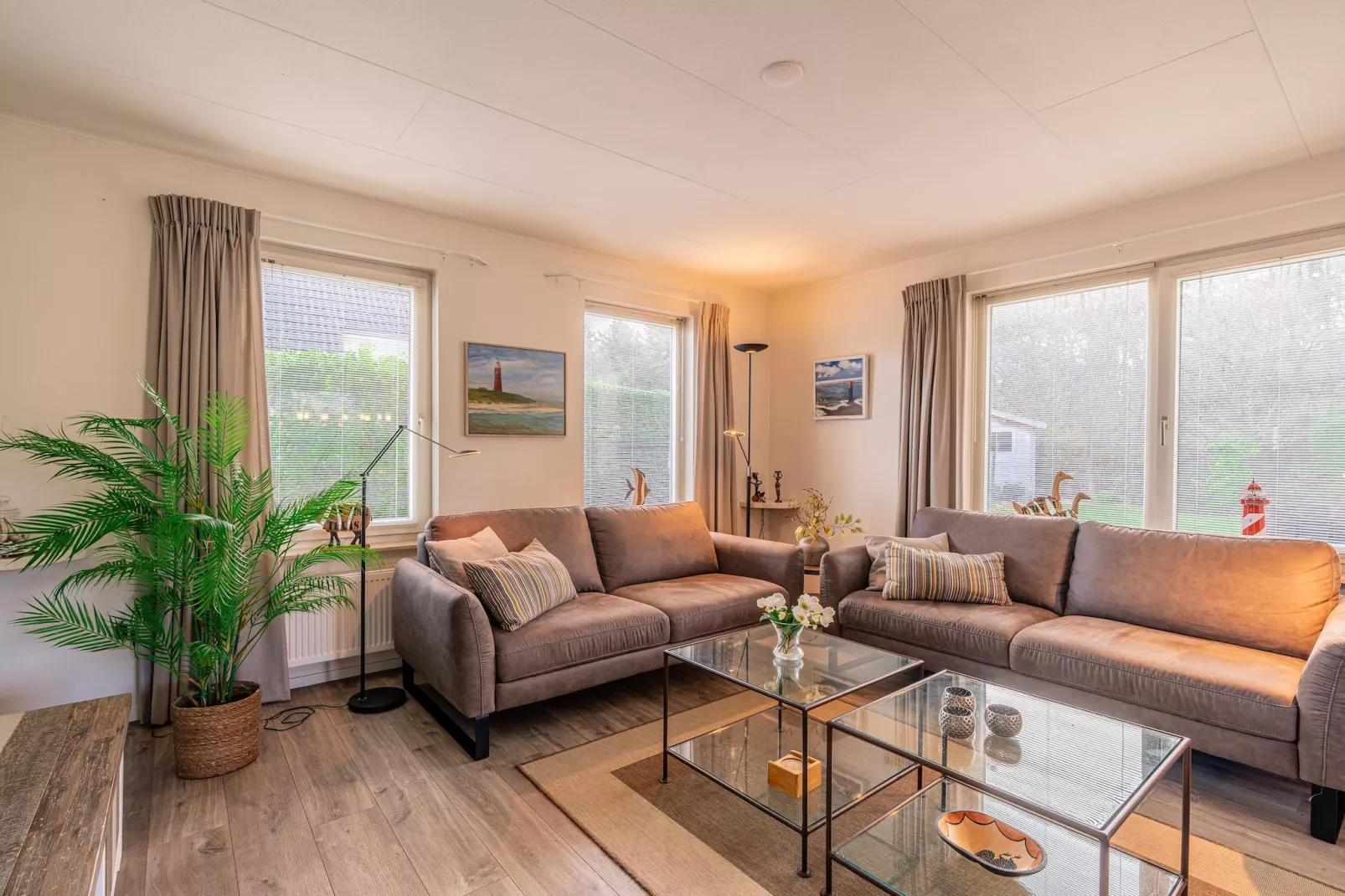 Kamperfoelie 91-Woonkamer