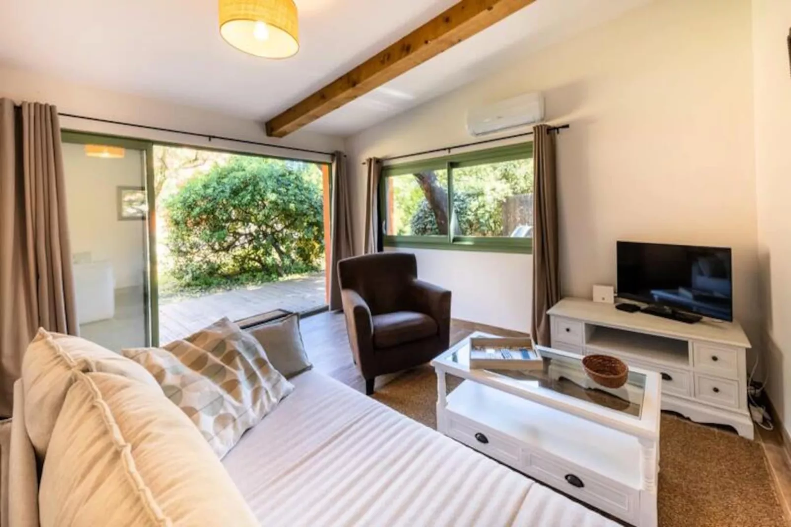 06bv2 : Joli Cottage Au Calme Avec Piscine