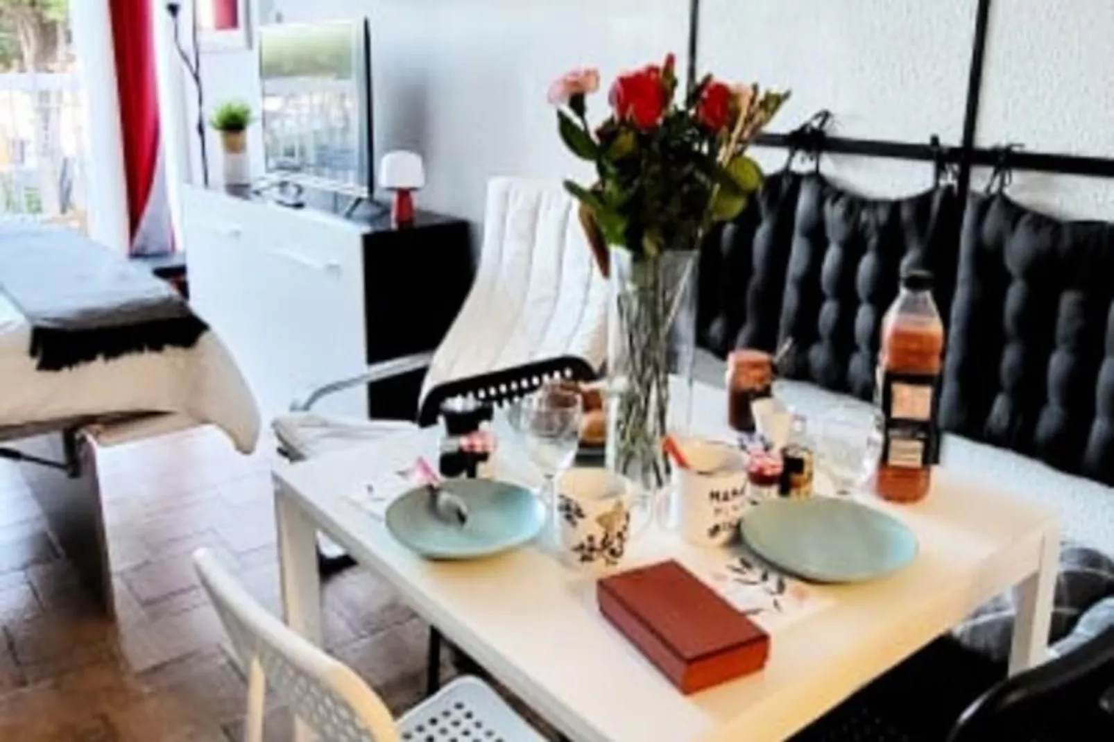 Résidence La Croisi&egrave;re : Vue Sur Les Bateaux, Balcon, R&eacute;nov&eacute;, Climatis&eacute;, Parking, .