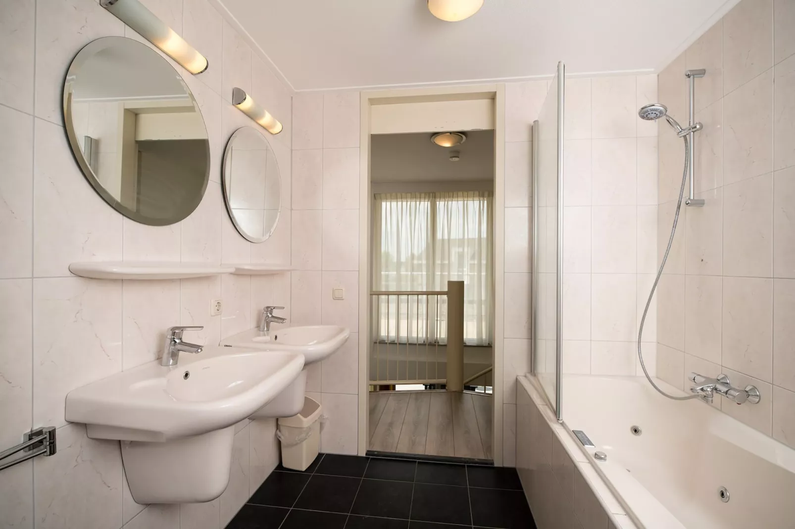 Tuinvilla 2-4 persoons-Badkamer