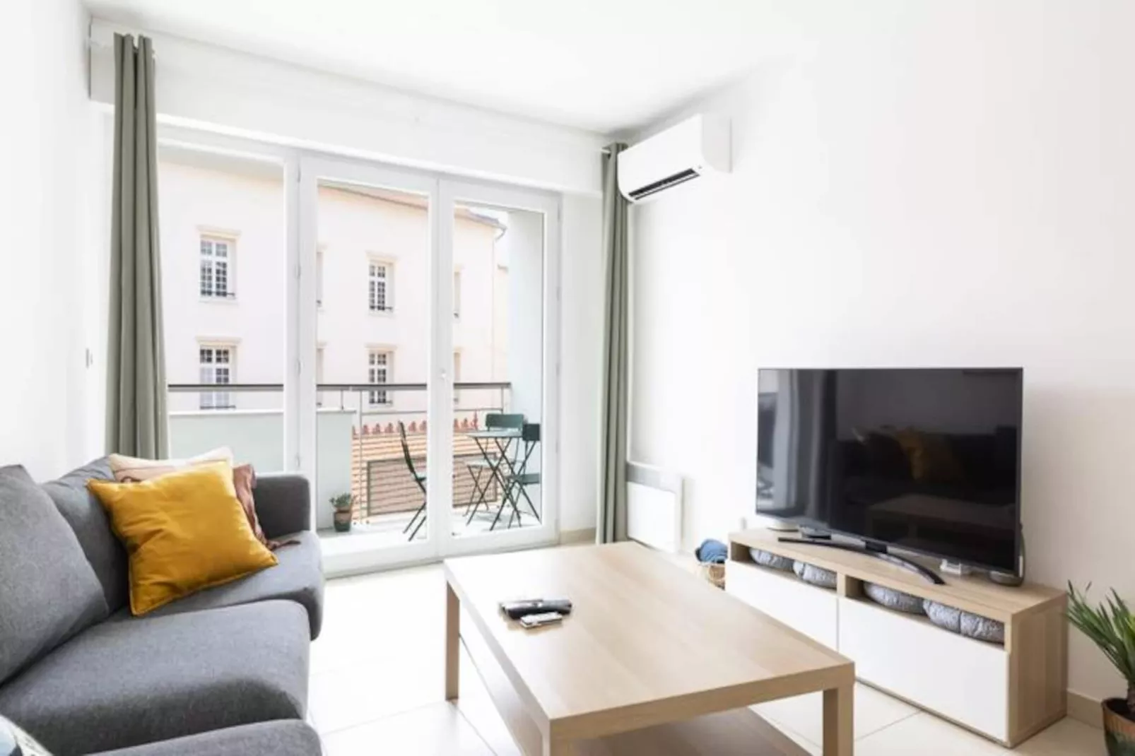 Résidence Plaza Antibes : Appartement T2 Avec Climatisation