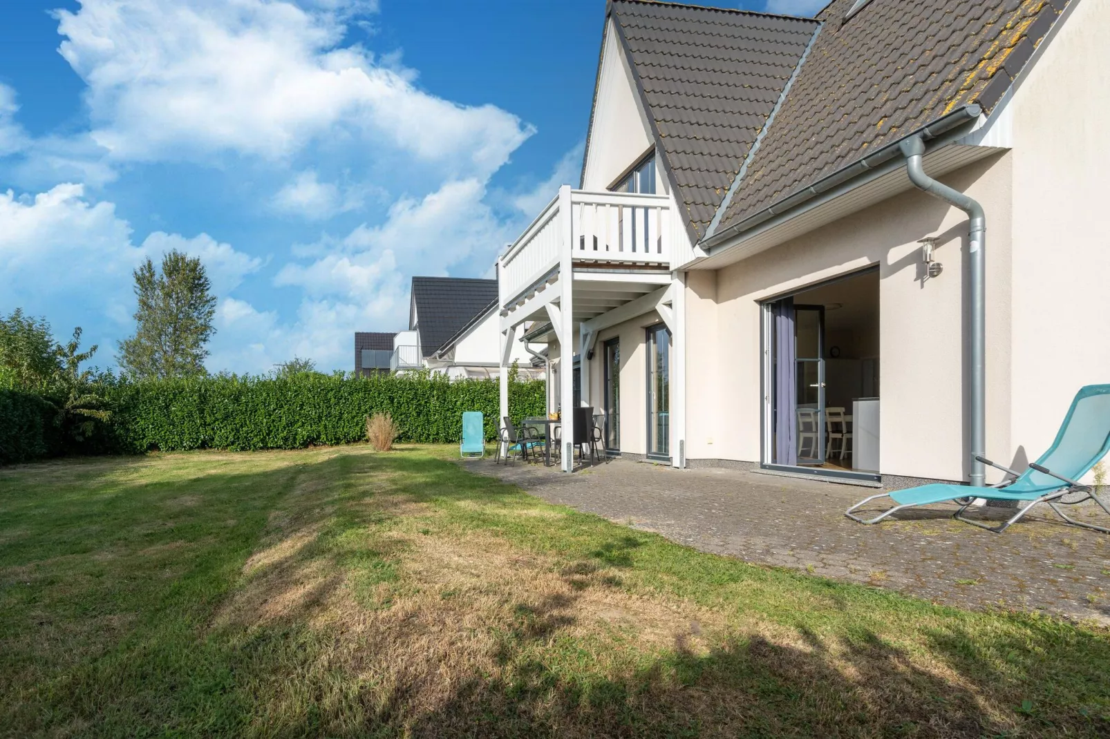 Minihus - Erdgeschoss mit Terrasse-Buitenkant zomer