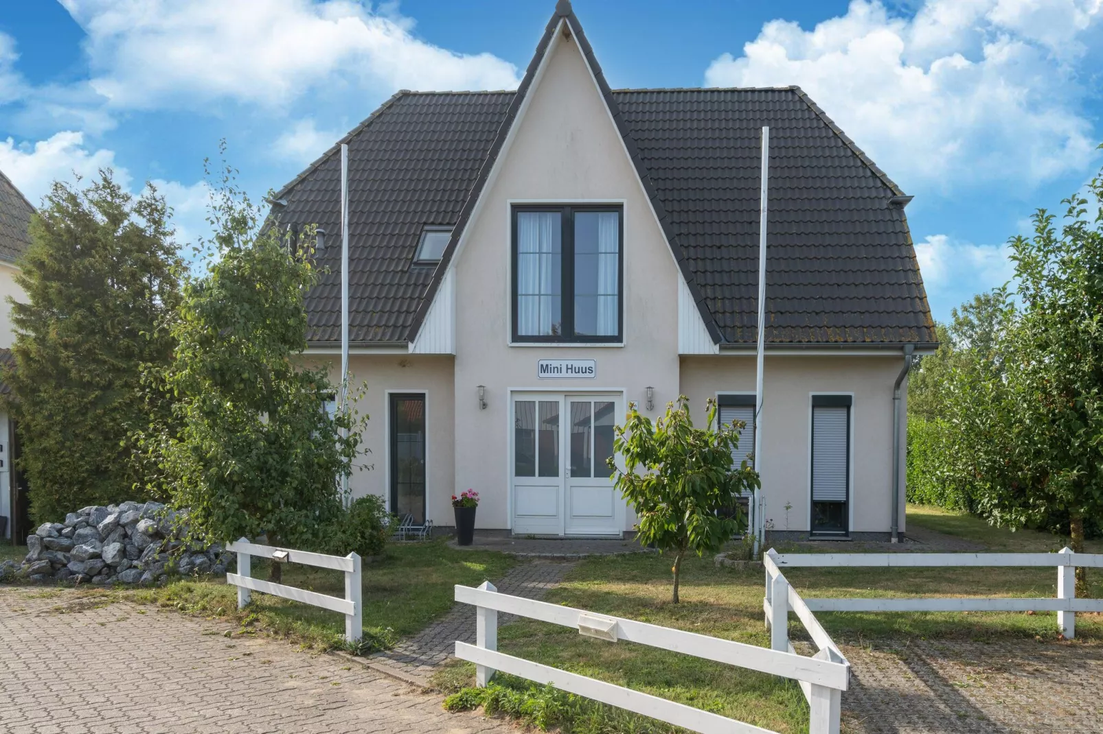 Minihus - Erdgeschoss mit Terrasse-Buitenkant zomer