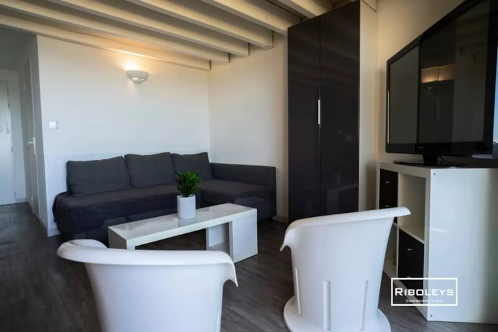 Vias-plage - Appartement Climatis&eacute; Avec Piscine Face &agrave; La Mer