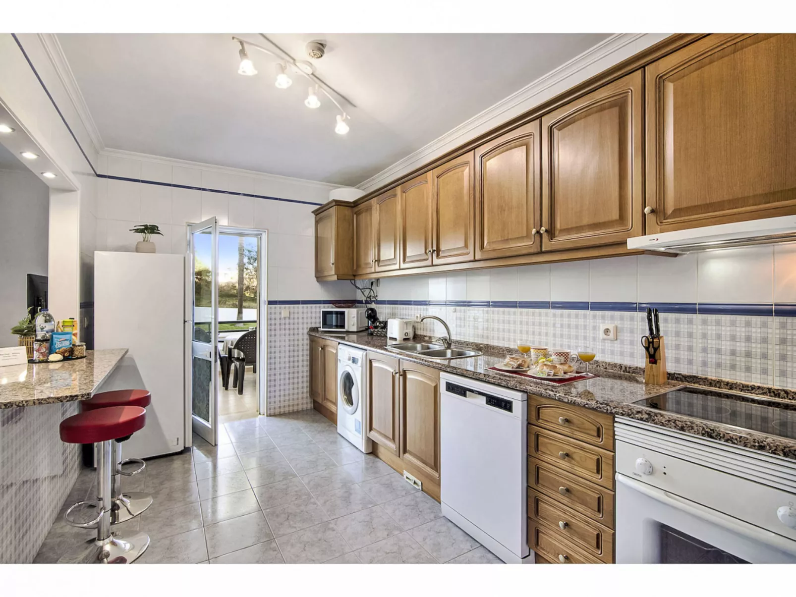 Manelito House - Sunny Way