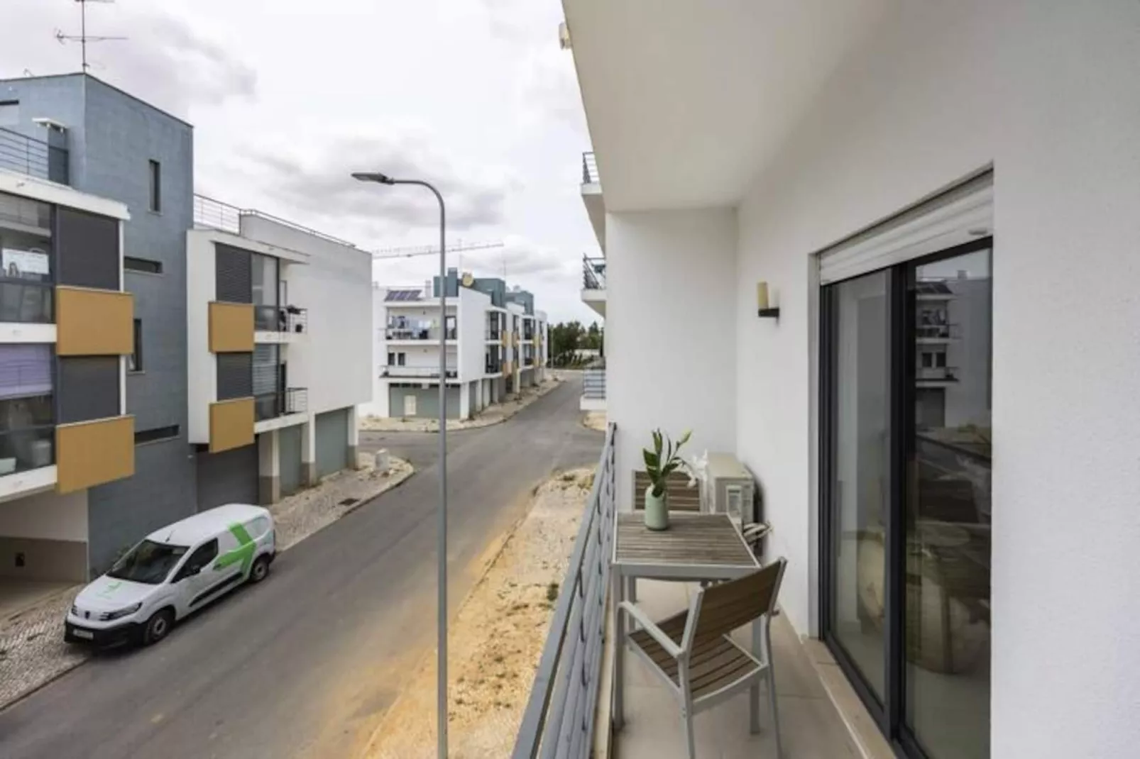 Art-inspired Modern Apartment T3