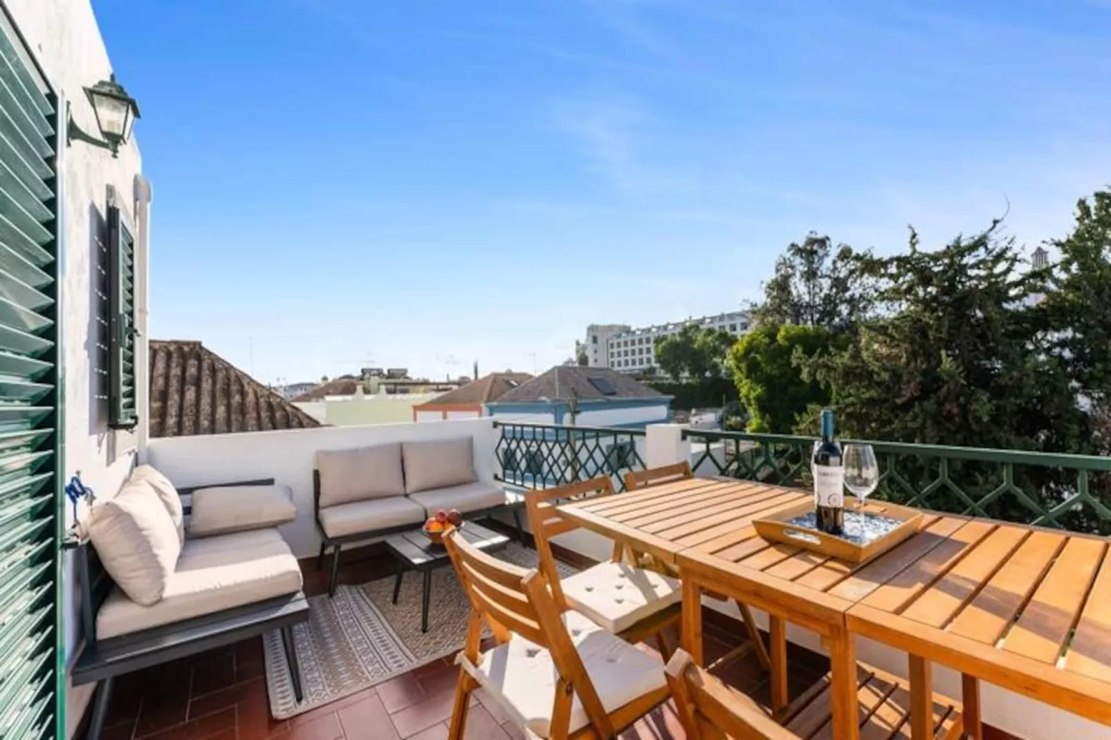 Casa Verde - Traditional Townhouse