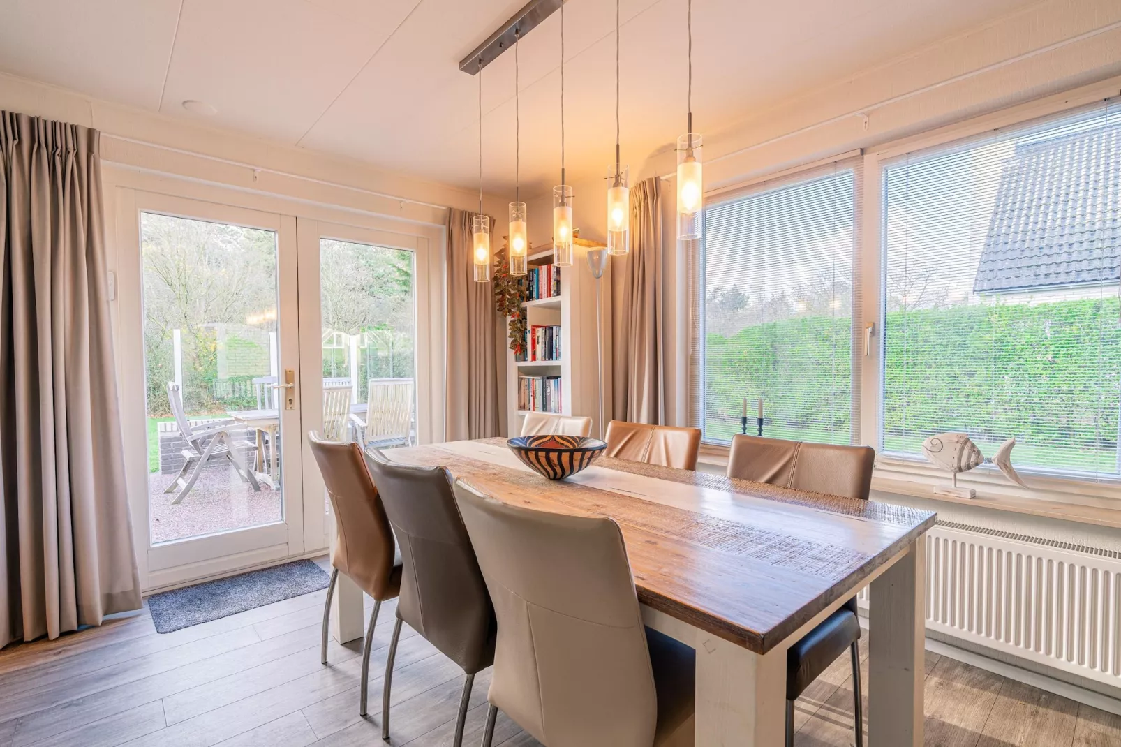 Kamperfoelie 91-Eetkamer