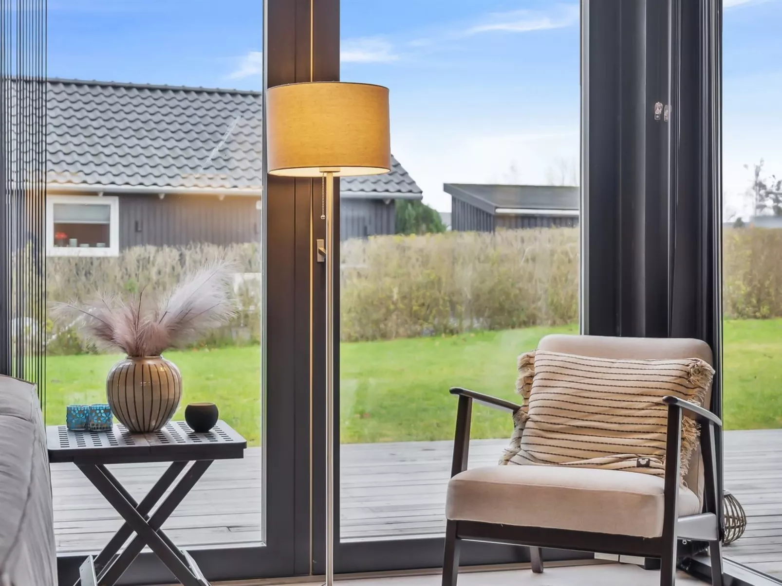 "Emelina" - 300m from the sea-Binnen