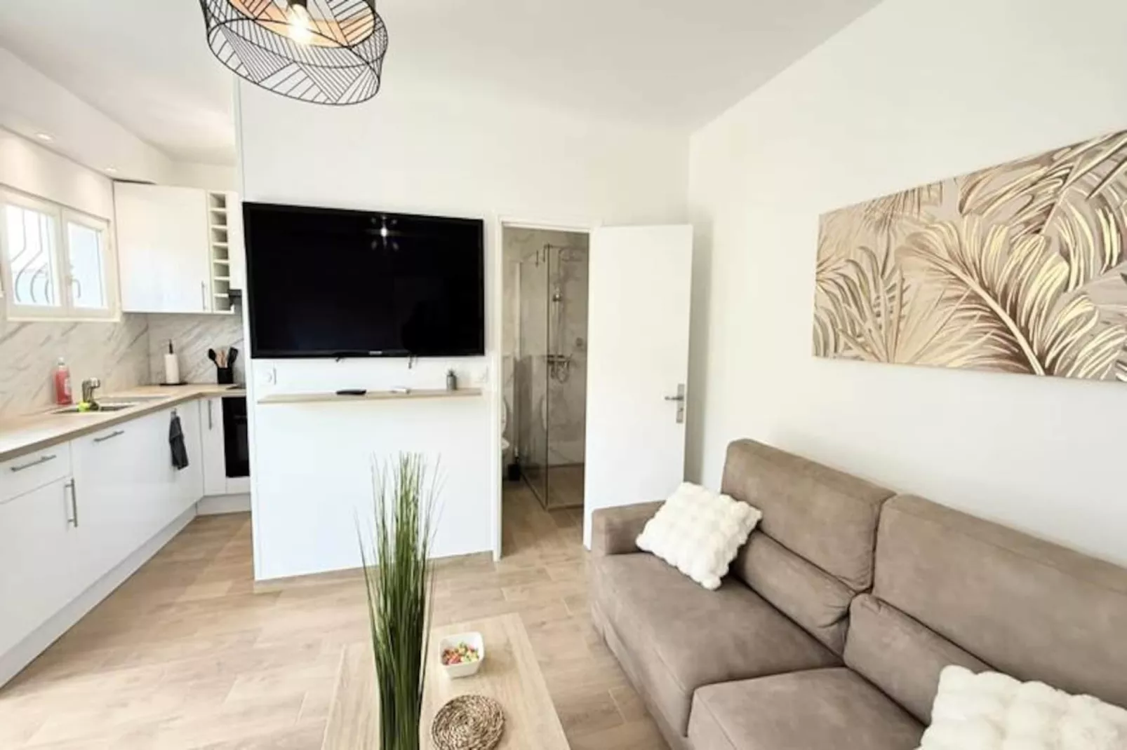 06cp - Beau T2 Super équipé Avec Terrasse-Niet-getagd