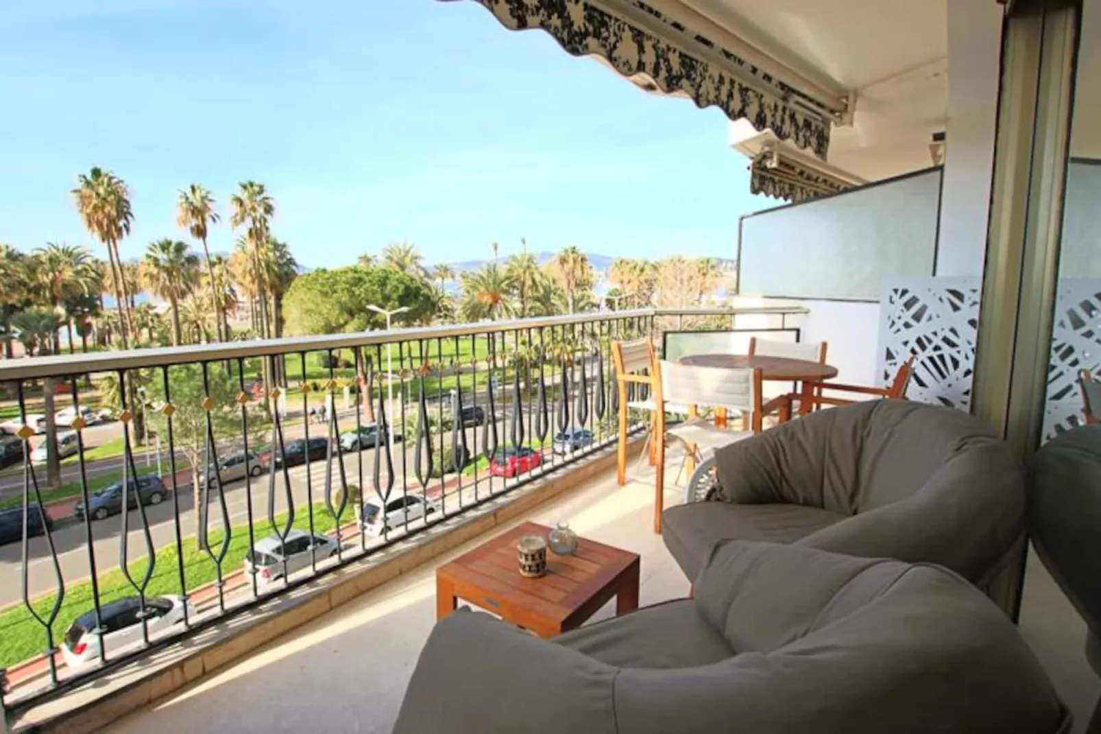 Résidence Appartement 3 Chambres En Suite De 105 M2 Sur Bld Croisette-Niet-getagd