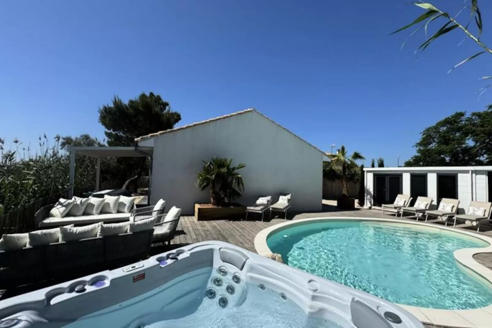 Résidence La Perle Rose Villa Standing 5 &eacute;toiles Avec Piscine Jacuzzi Et Superbe Vue-Niet-getagd