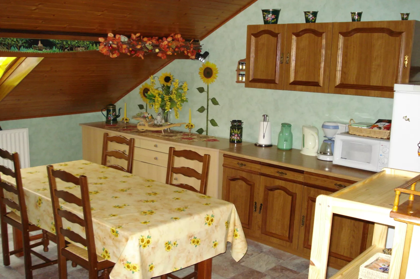 Le Gîte Fleuri-Eetkamer