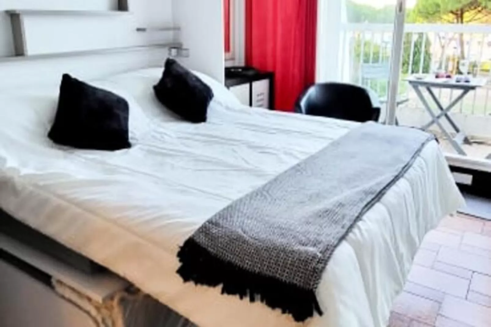 Résidence La Croisi&egrave;re : Vue Sur Les Bateaux, Balcon, R&eacute;nov&eacute;, Climatis&eacute;, Parking, .-Niet-getagd