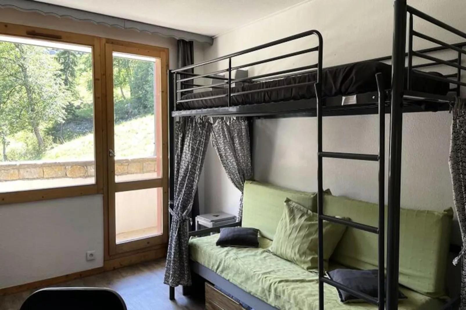 Résidence Camarine-Niet-getagd