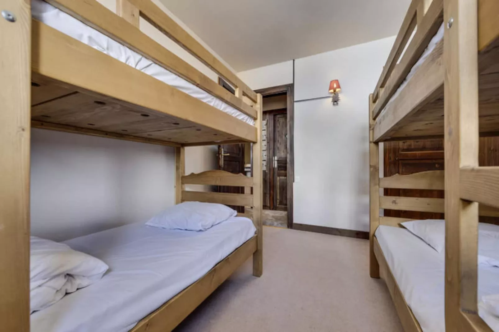 Résidence Combe Folle-Niet-getagd