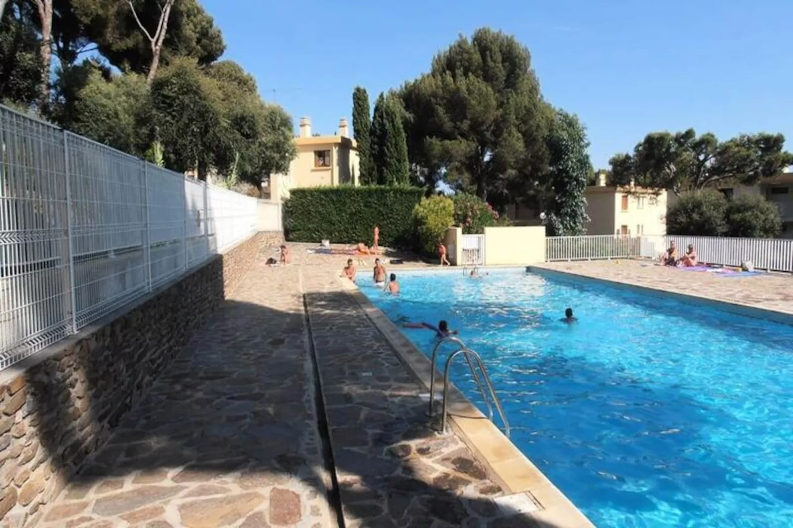 Résidence T3 R&eacute;cent Dans R&eacute;sidence Avec Piscine &agrave; La Favi&egrave;re-Niet-getagd