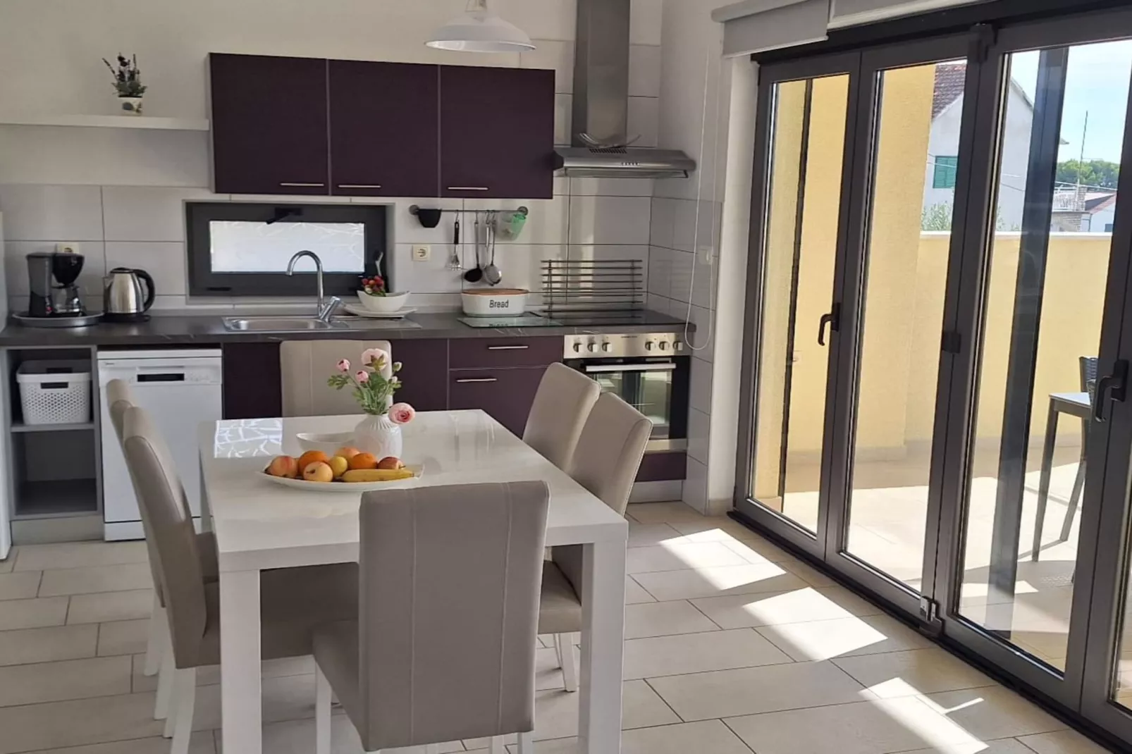 Apartment Cvita & Roza - Two Bedroom Apartment with Balcony and Sea View (Roza) (A1)-Keuken