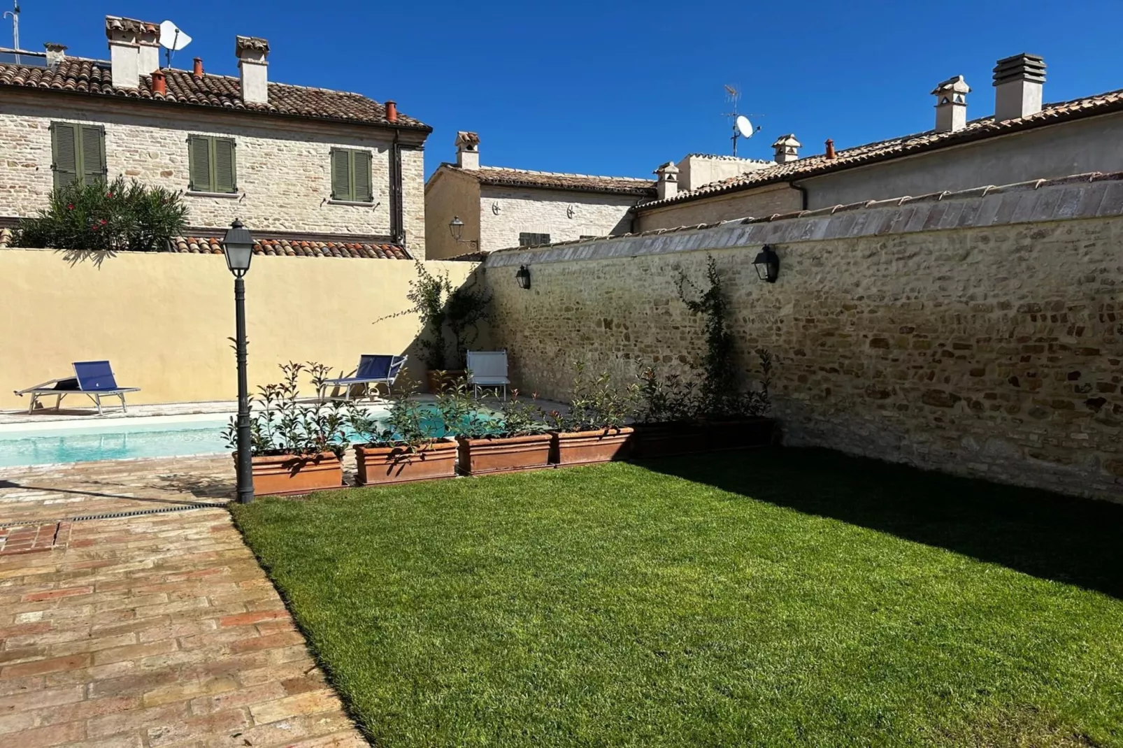 SUB 17 - Piano Terra-Tuinen zomer