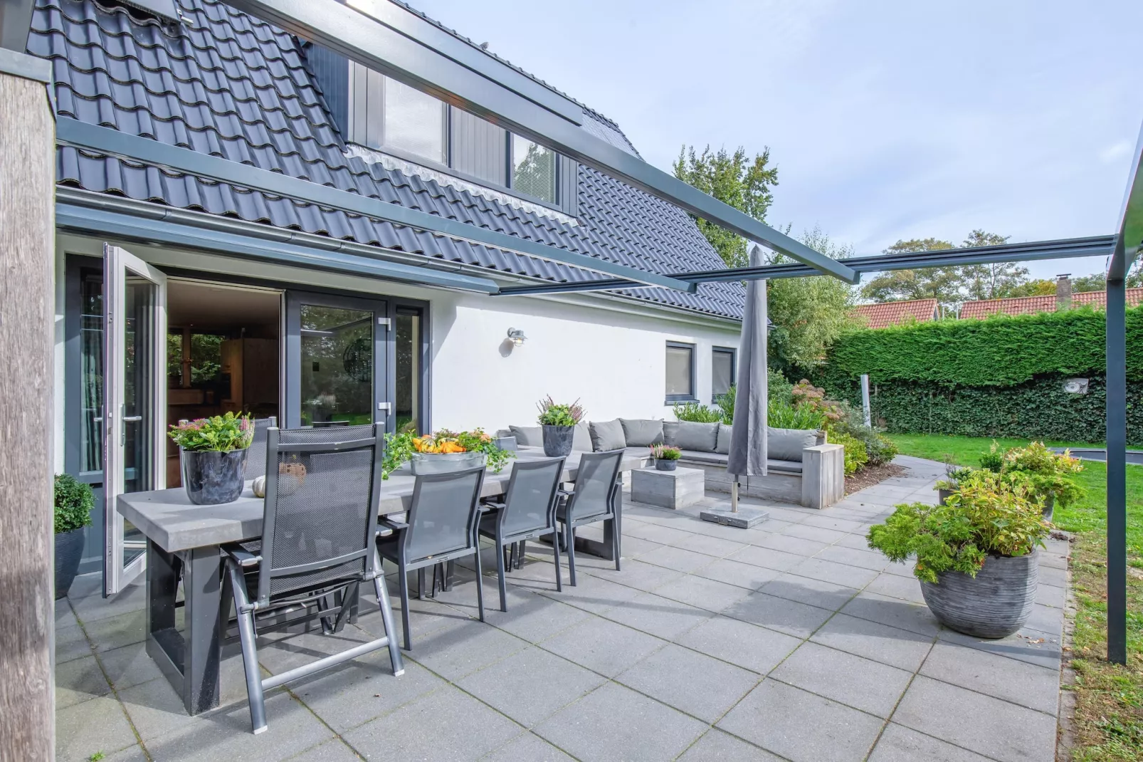 De Witte Parel-Buitenkant zomer