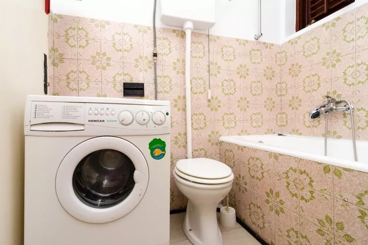 Guest House Kola - Double Room with Terrace-Badkamer