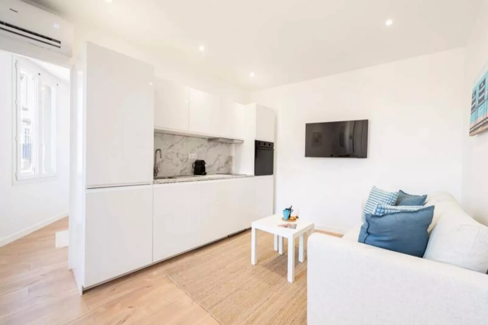 Résidence Cannes 2p Proche Centre-Niet-getagd