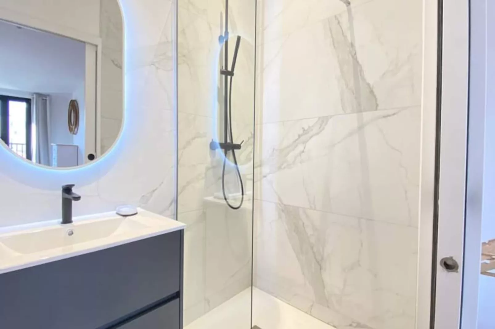 Duplex Prestigieux Au C&oelig;ur Du Triangle D&rsquo;or-Niet-getagd