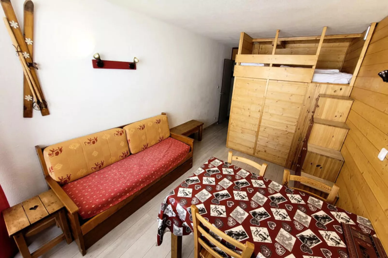 Résidence FlÈche-Niet-getagd